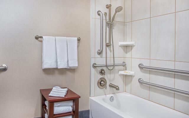 Holiday Inn University Plaza-Bowling Green by IHG