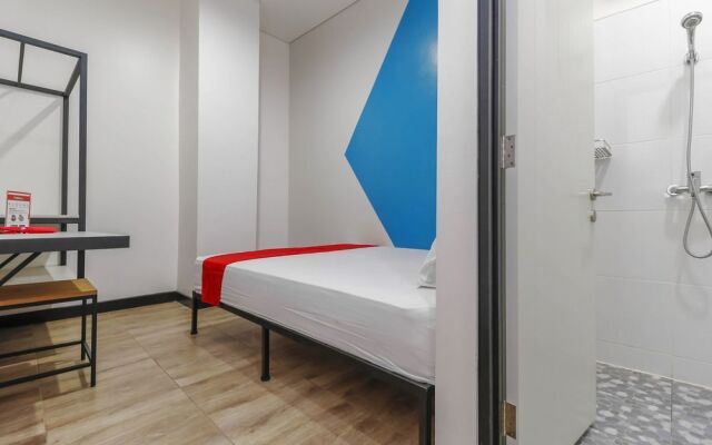 RedDoorz Plus @ Pecenongan