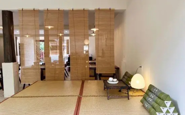 Xishuangbanna Jinghong Anyue Dai Feng Vacation Villa (Manhanaguzhai Branch)