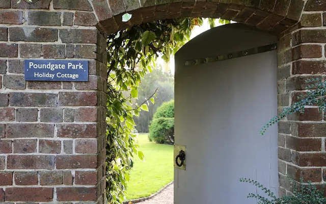 Poundgate Park Holiday House