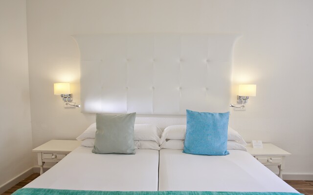 FERGUS Style Cala Blanca Suites