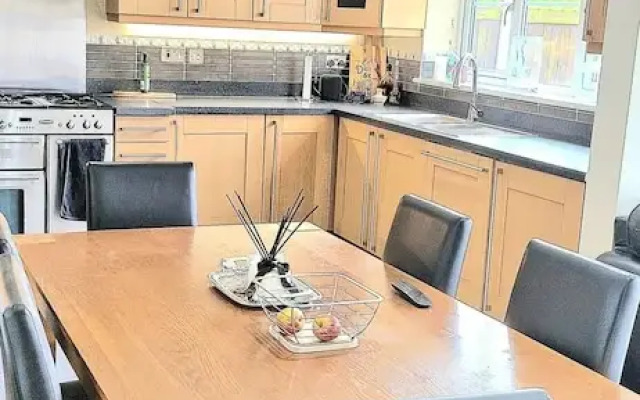 5-bedroom Family Holiday Home Sleeps 7 Garden Parking Pet Friendly North Wales