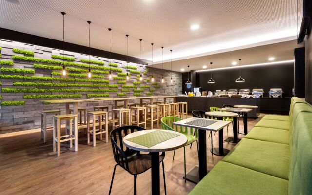 Neat Hotel Avenida