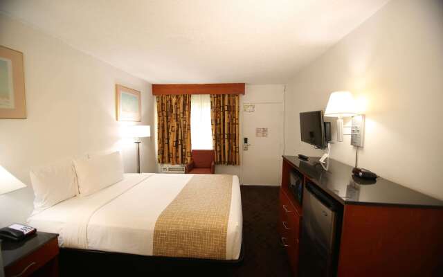 Travelodge by Wyndham Burbank-Glendale