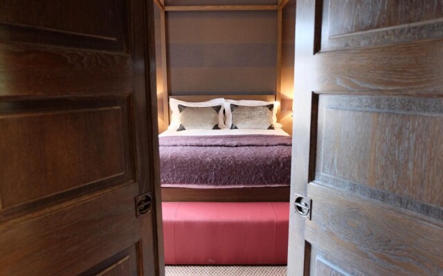 Cadogan Square Luxury 2 Bedroom Apartment II