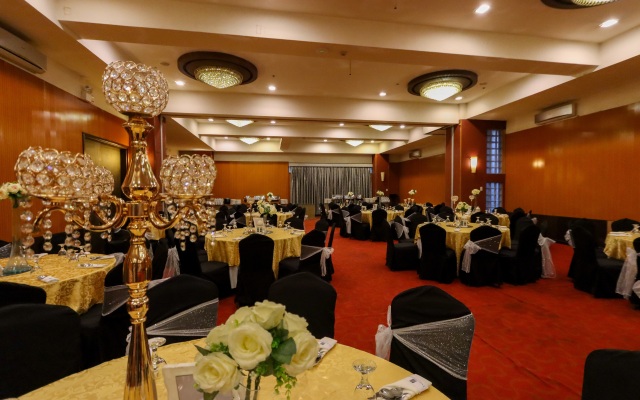 Paseo Premiere Hotel