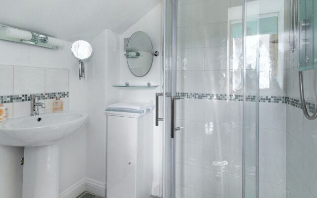 Romantic Holiday Home in Croyde Near Beach