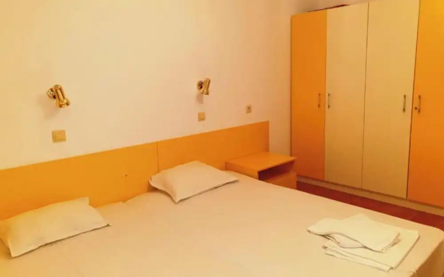 LAZUR 1-5 Apart Complex