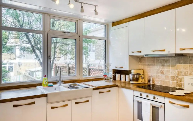 Homely 4 Bedroom House in Brixton