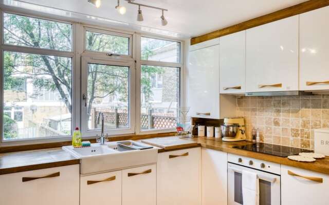 Homely 4 Bedroom House in Brixton