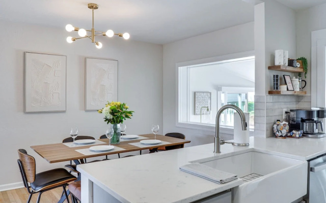 Lakeland Retreat w/ Private Pool & Yard Games!