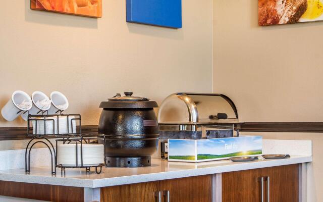 Comfort Inn & Suites Redwood Country
