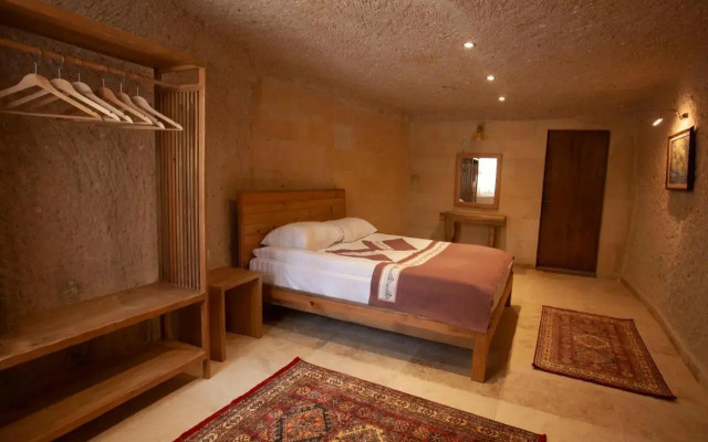 Narcissos Cave Hotel