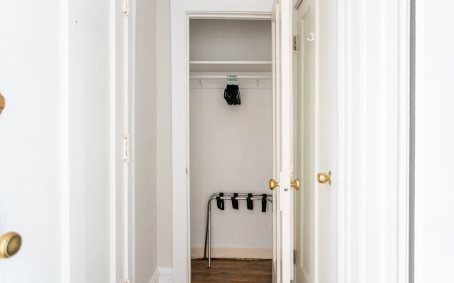 Aesthetic Vibrant 2BR Apt Lincoln Square