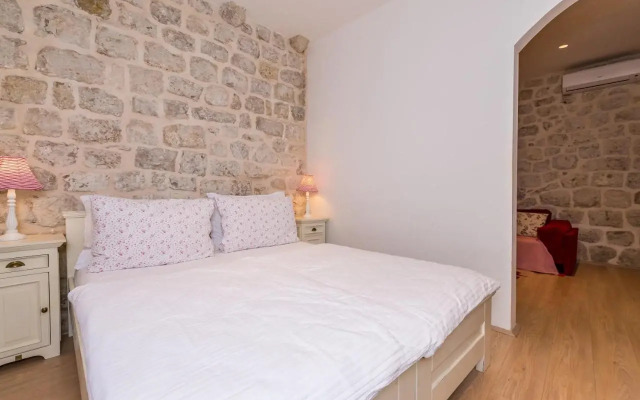 Historical City Center Apartment