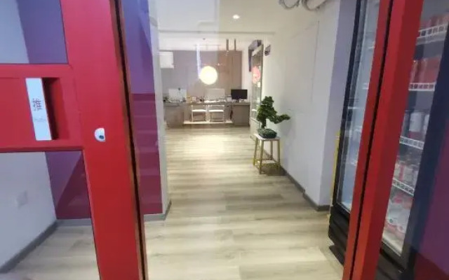 Yuncheng Tomato Hotel (Nanfeng Plaza Municipal Government Store)