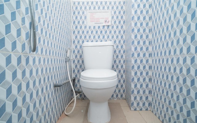 RedDoorz near RS Mitra Keluarga Waru