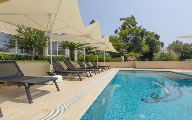 Farrys Boutique Hotel & Beach Club