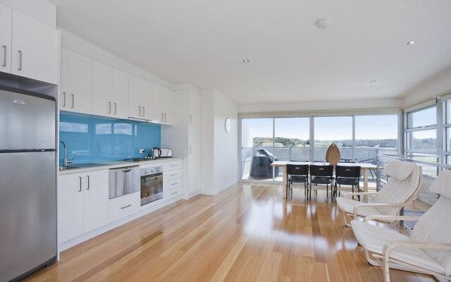 Four Kings Apartments
