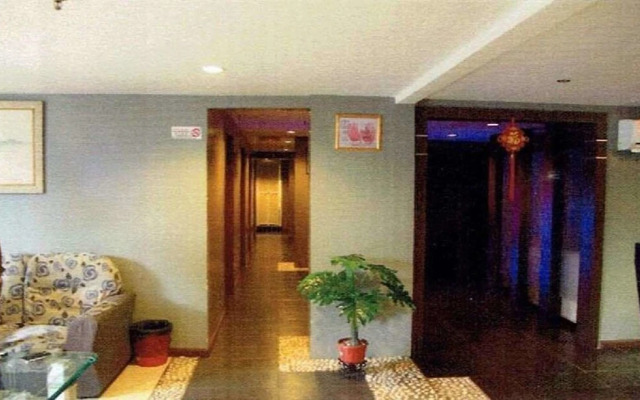 Golden Palms Hotel