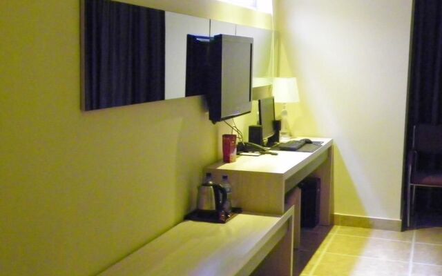 Yilai Hotel (Yantai Railway Station)