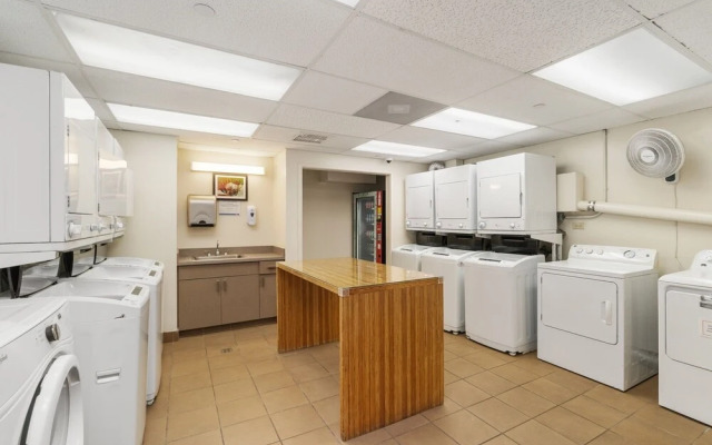 Oahu Royal Garden At Waikiki 2010 Condo