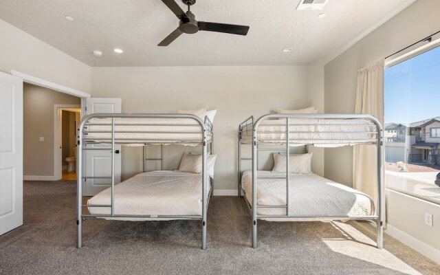 Zion's Paradise 6 Bedroom Townhouse