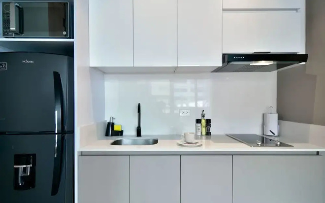w Cozy 1BR w/ Brilliant Balcony in Unicentro