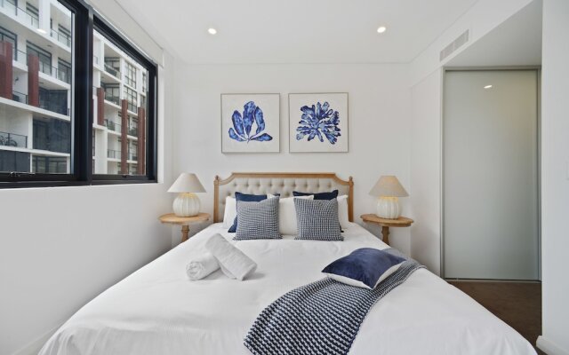 HomeHotel-Waterside Luxury & New Residences