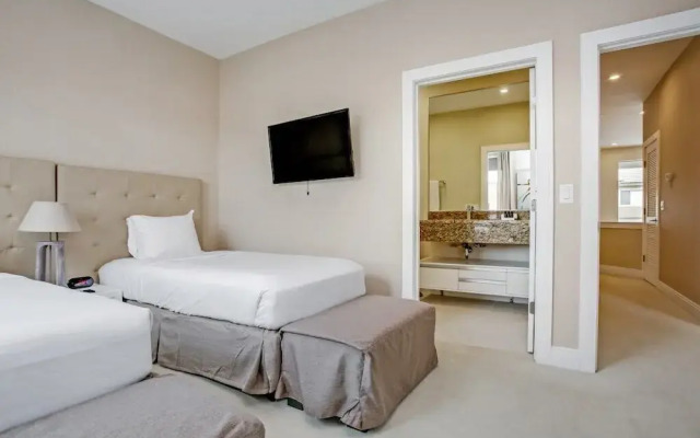 Amazing 3 Bedroom Magic Village Townhome 7607re