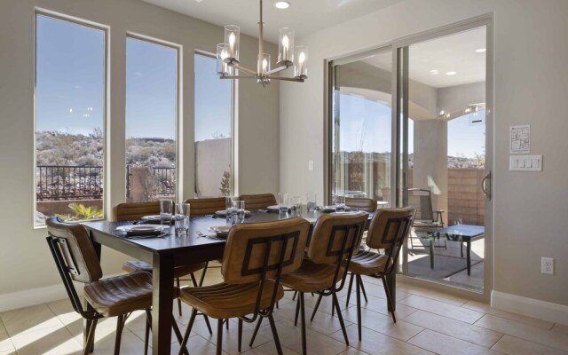 Red Desert Retreat 5 Bedroom Home