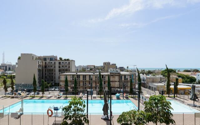 Beach House Style Condo & Pool