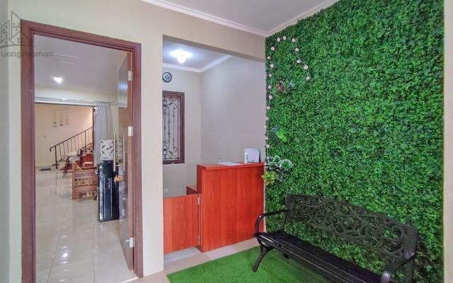 Atmosfer Guest House Sentul by Ruang Nyaman