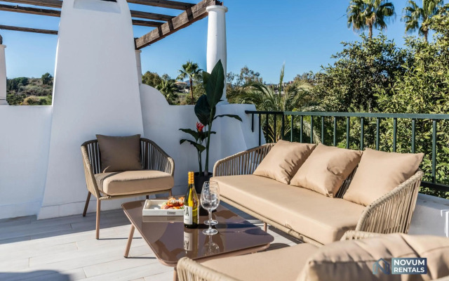 TOP RENOVATED 3-BDRM TOWNHOUSES with POOL, BBQ & ROOFTOP TERRACES