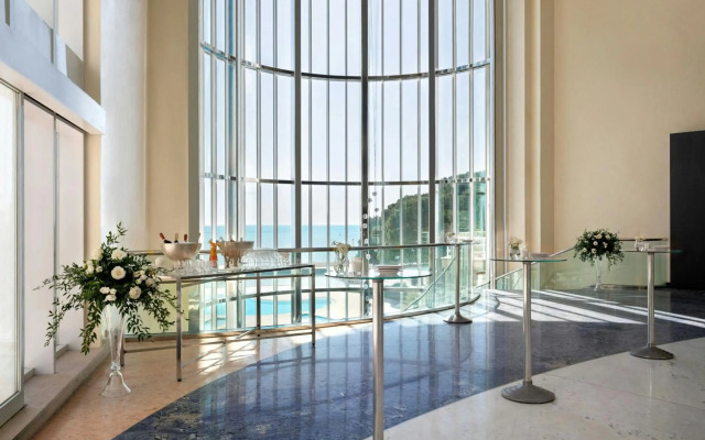 Le Meridien Beach Plaza