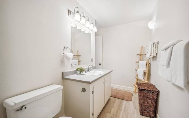 Snowflake Lookout 3 Bedroom Duplex by RedAwning