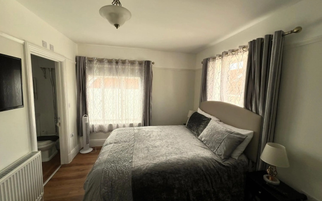 Beautiful 2b Apt in the Heart of Glastonbury.
