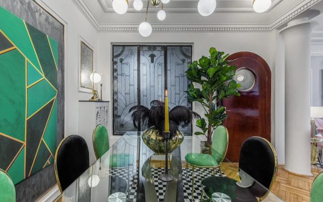 Holt - The Great Gatsby