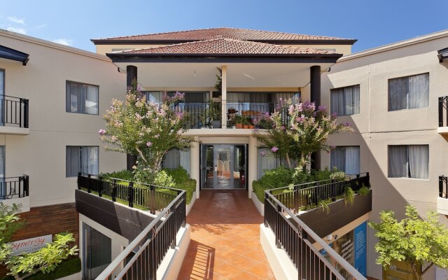 Astra Apartments - The Griffin