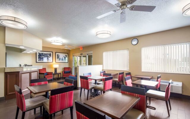 Quality Inn & Suites Green Bay - Ashwaubenon