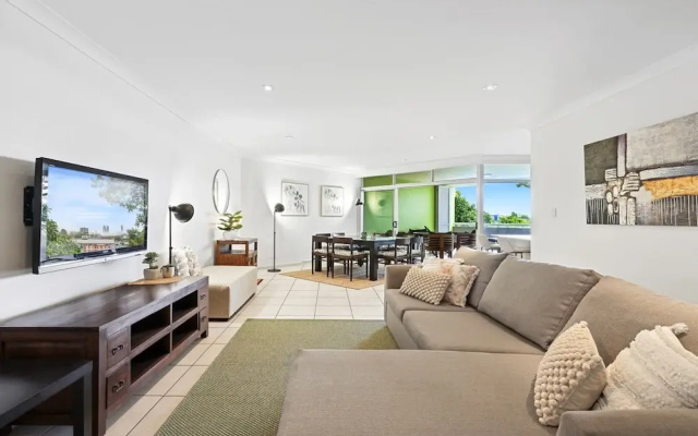 Lovely 3-bed With Alfresco Dining