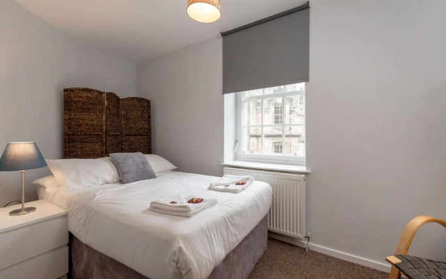 Silver Lining - Grassmarket Apartments