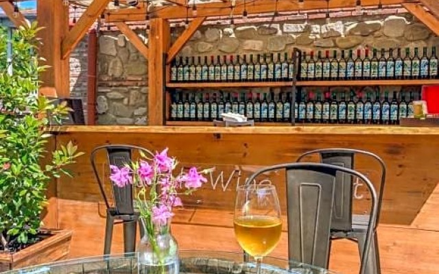 Hotel Tela & Mareli Winery