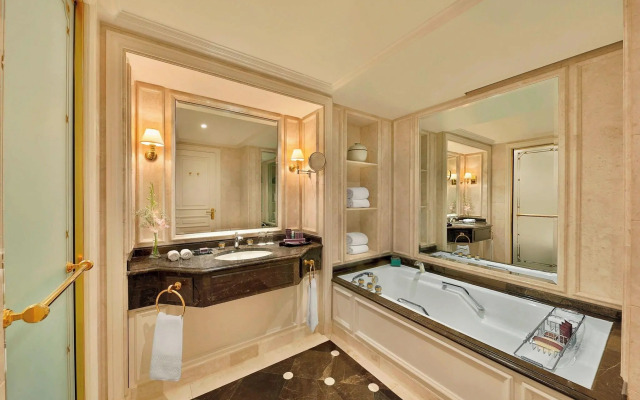 The Ritz-Carlton, Bahrain