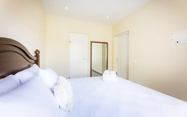 Charming 2BR Apt With Tropical Garden Pool