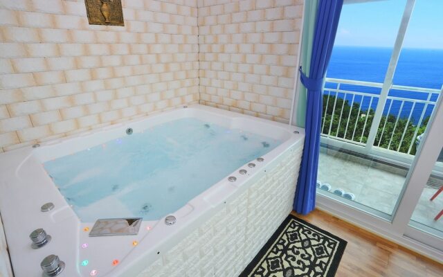 Namhae Montmartre Pension