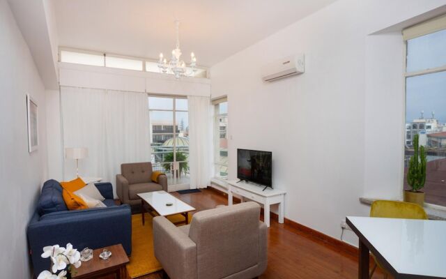 1-80 Collection Apt 301
