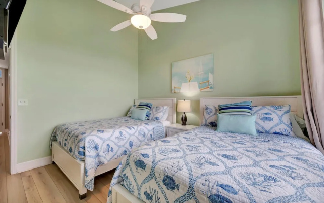 Sunrise Waterfront 2BR Townhome - Pool Private Terraces