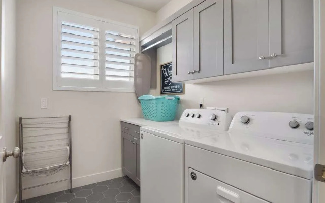 Magnolia Pool, Hot Tub, and Pickleball!