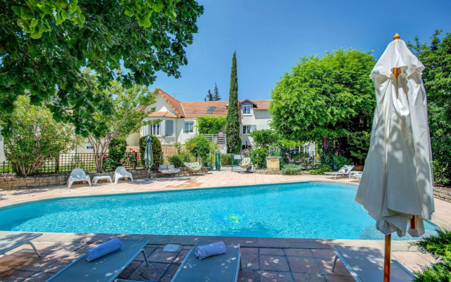 Logis Hotel Le Blason de Provence